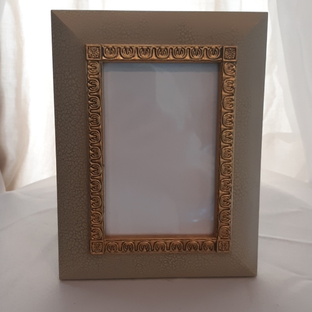 Cream & Antiqued Gold Crackle Edging Frame